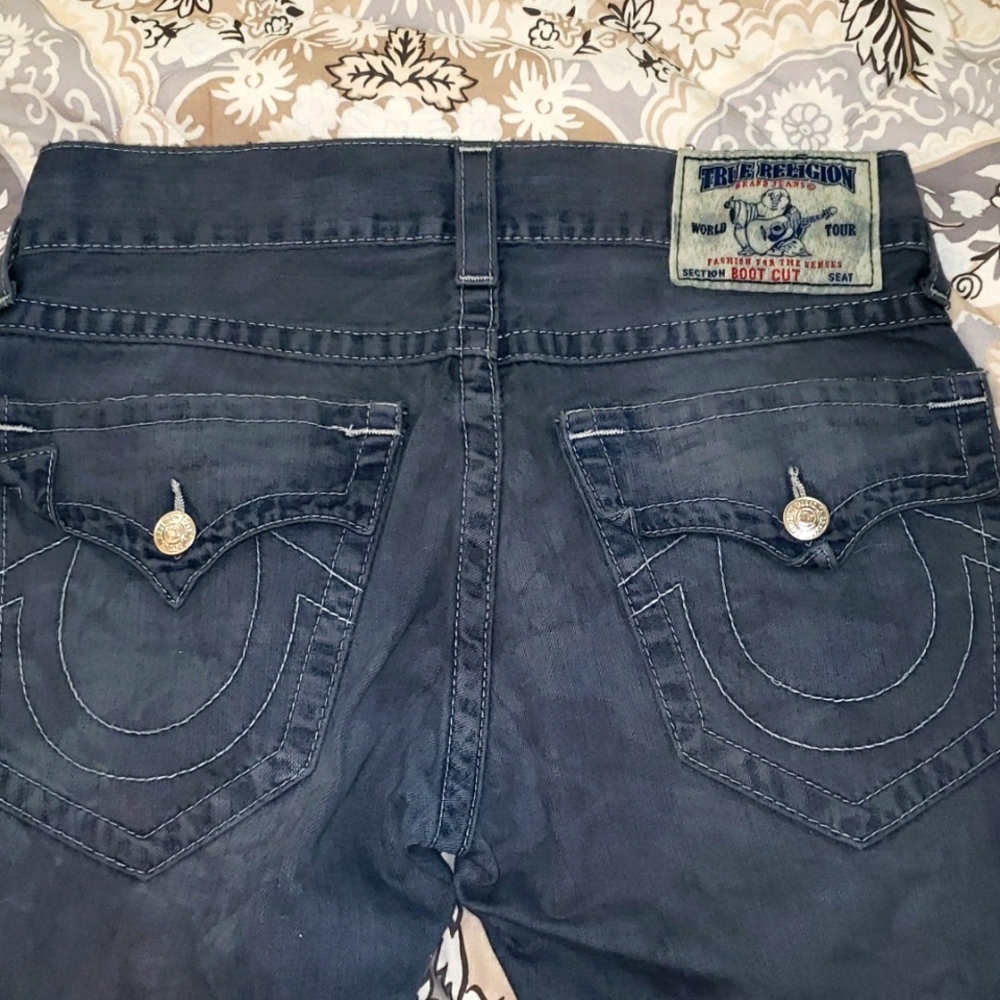 WHITE STITCHING DARK BLUE TRUE RELIGION JEANS
